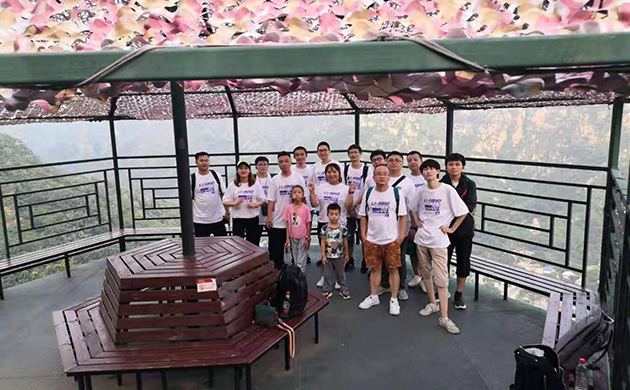 呼叫易團隊勇攀石林峽